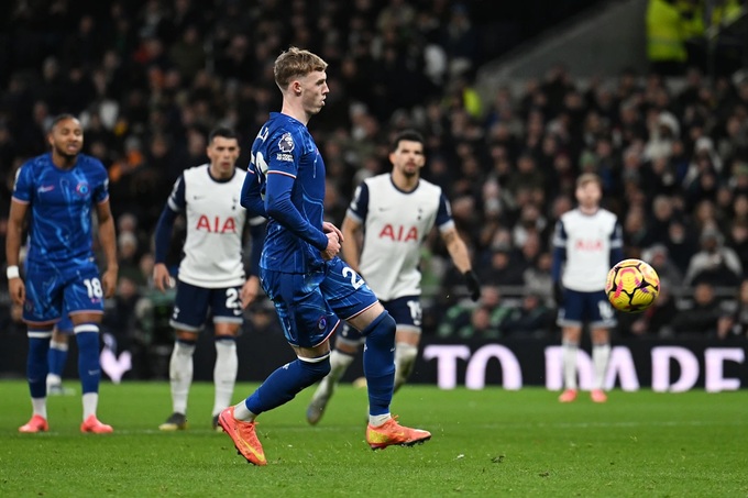 Cole Palmer đã lập 1 cú đúp vào lưới của Tottenham