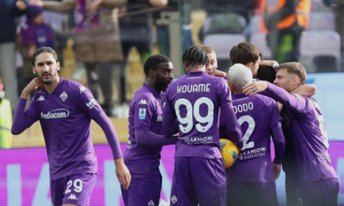 Niềm vui của các cầu thủ Fiorentina khi thắng Cagliari