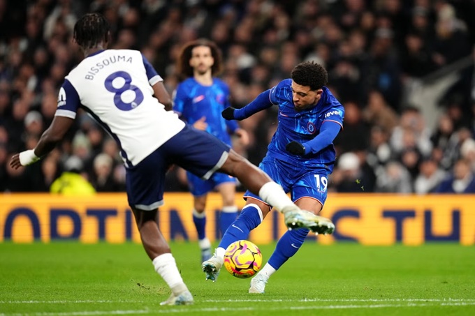 Sancho tỏa sáng trong màn lội ngược dòng của Chelsea trước Tottenham